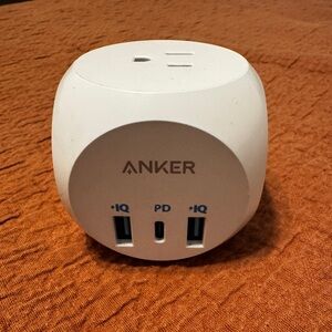 Anker White Charging Cube with USB Ports